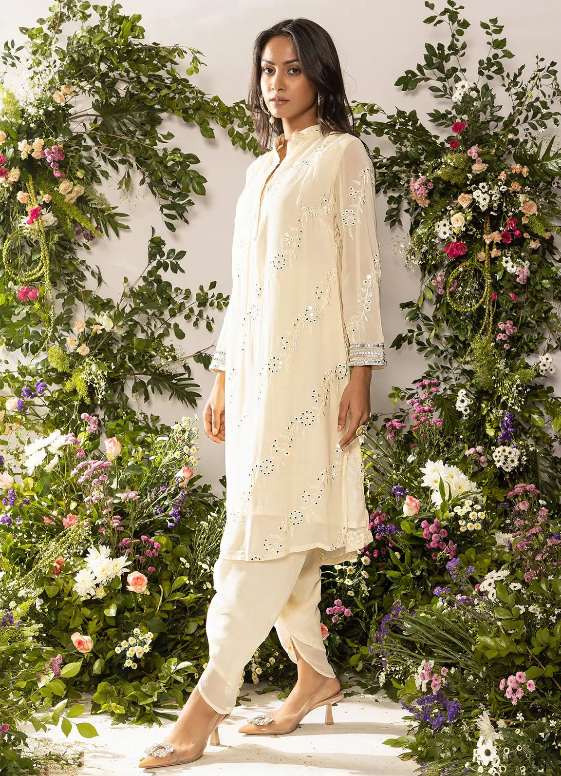Astoria Ivory Floral Embroidered Kurta - Image 3