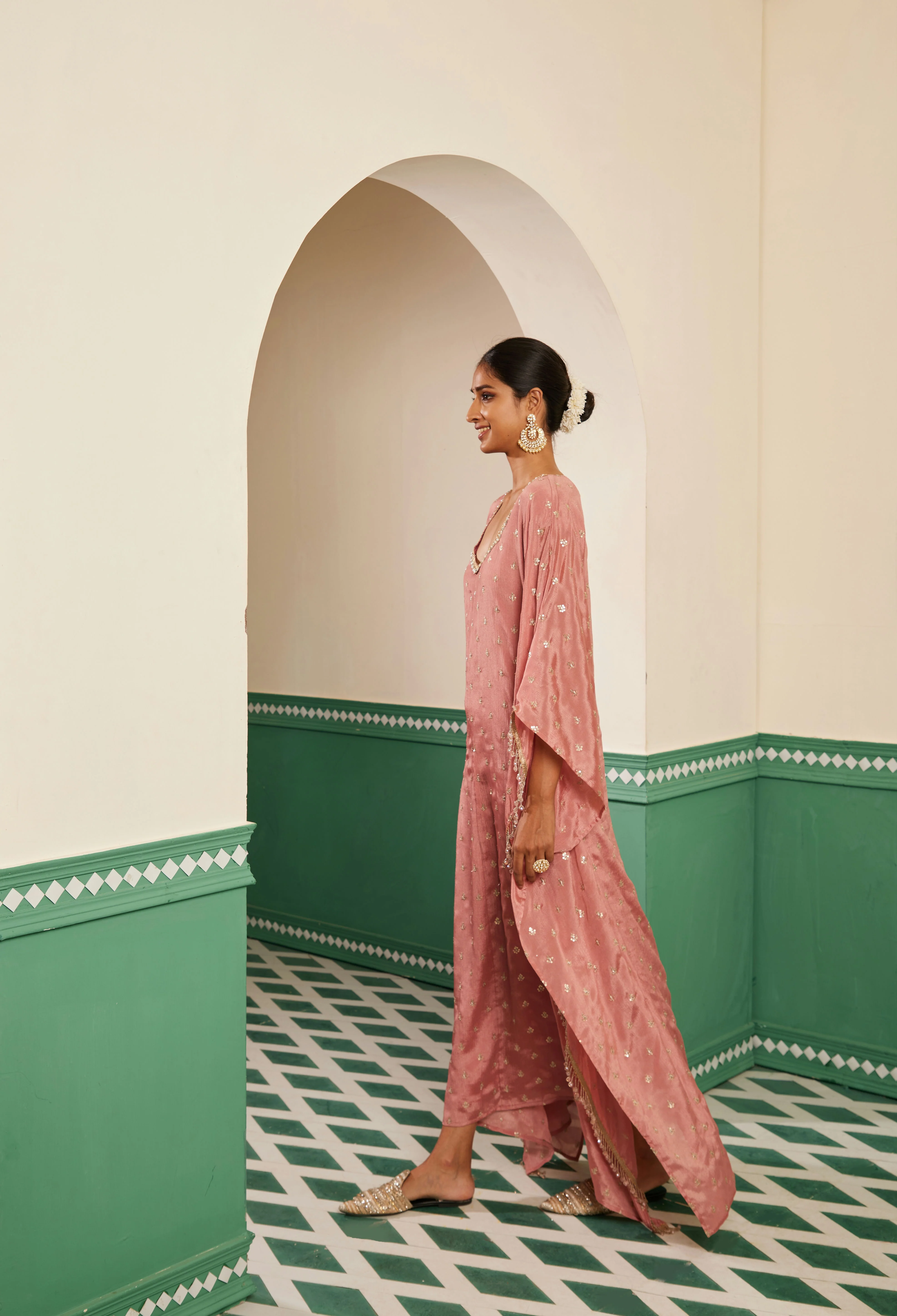 Sajda Onion Pink Embroidered Kaftan - Image 3